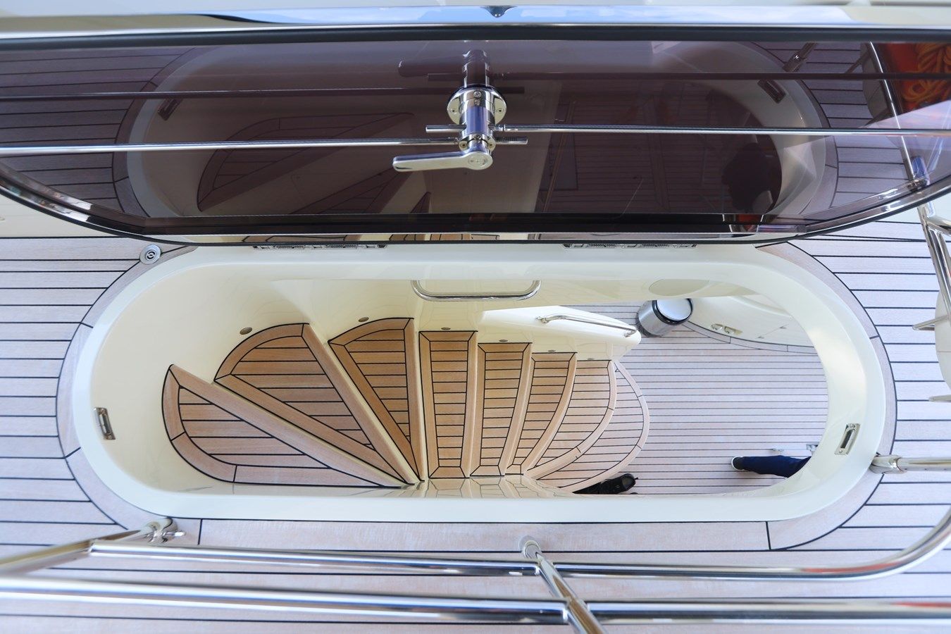 DOLLY 800 yacht sale