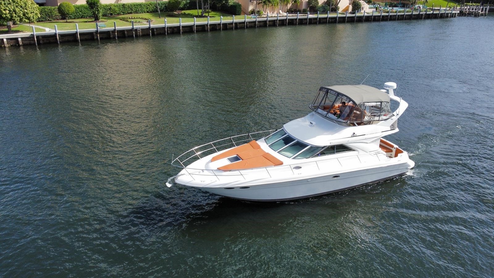 Buy a yacht - - SEA RAY