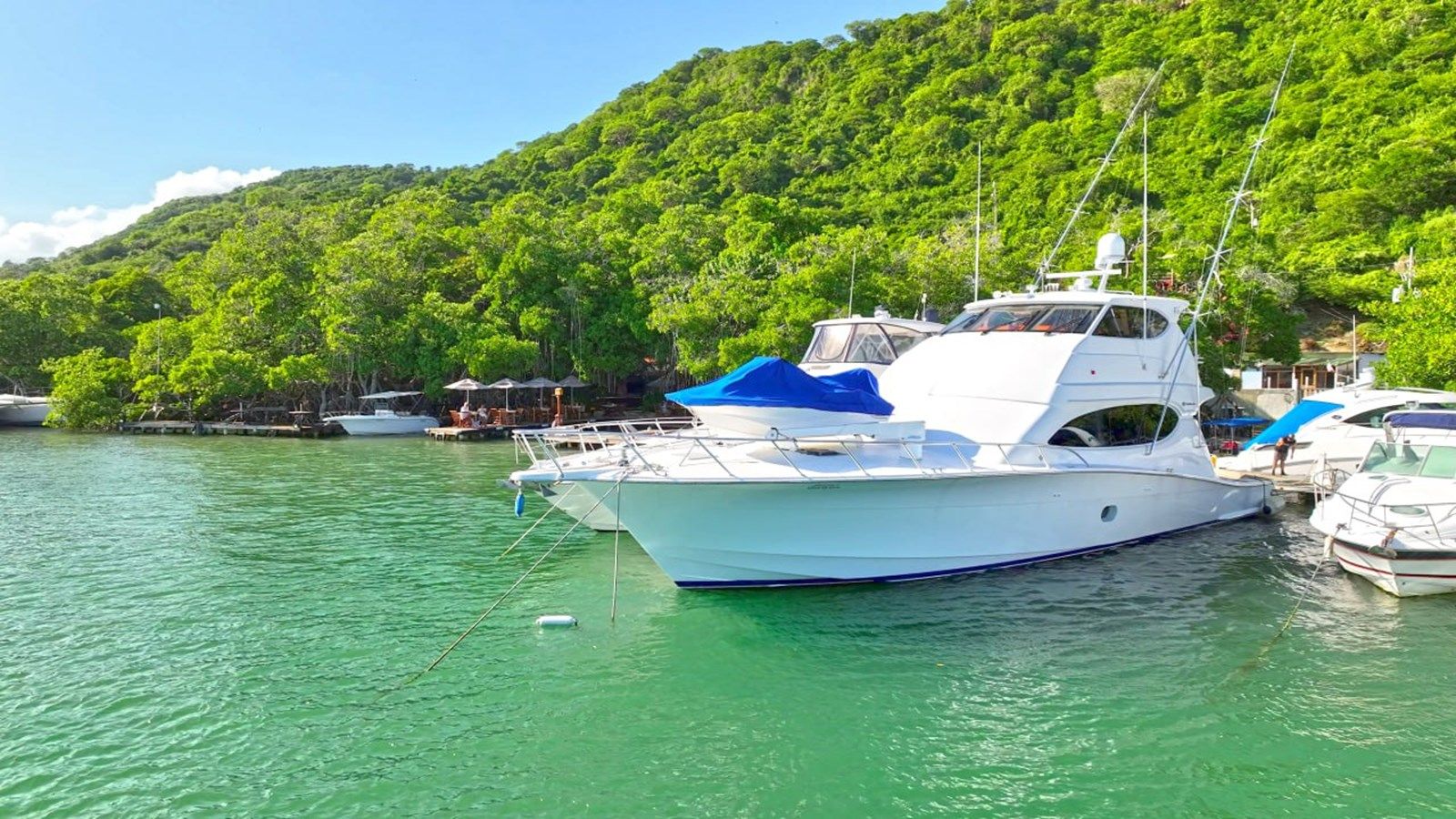 best yacht sales deals Hatteras 68 Convertible - Hatteras