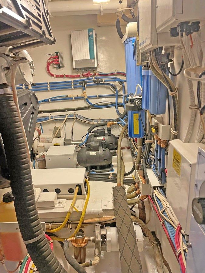 Buy a yacht Hatteras 68 Convertible 2007