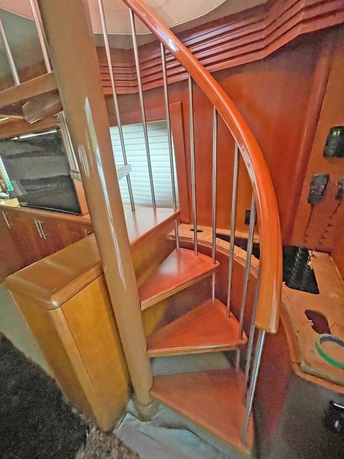 Hatteras 68 Convertible 68 Convertible yacht sale