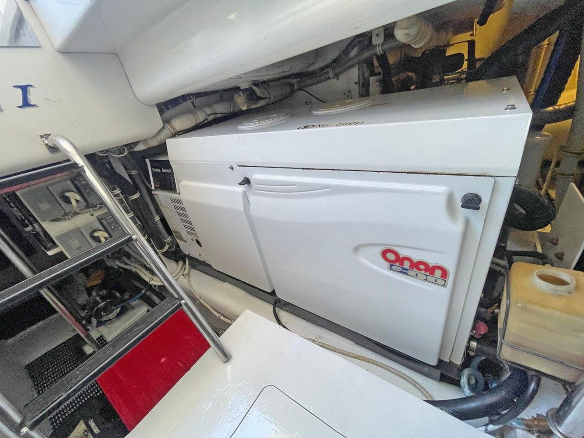 best yacht sales deals Hatteras 68 Convertible 68