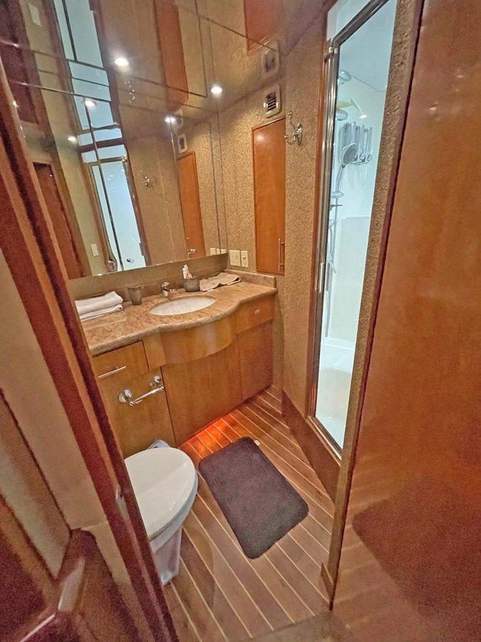 Buy a yacht Hatteras 68 Convertible - Hatteras