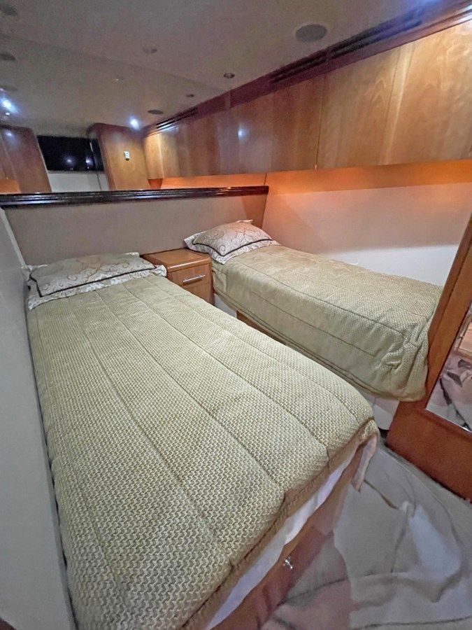 best yacht sales deals Hatteras 68 Convertible - Hatteras