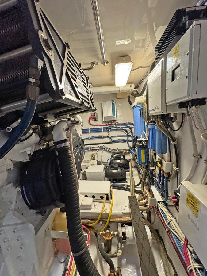 Buy a yacht Hatteras 68 Convertible - Hatteras