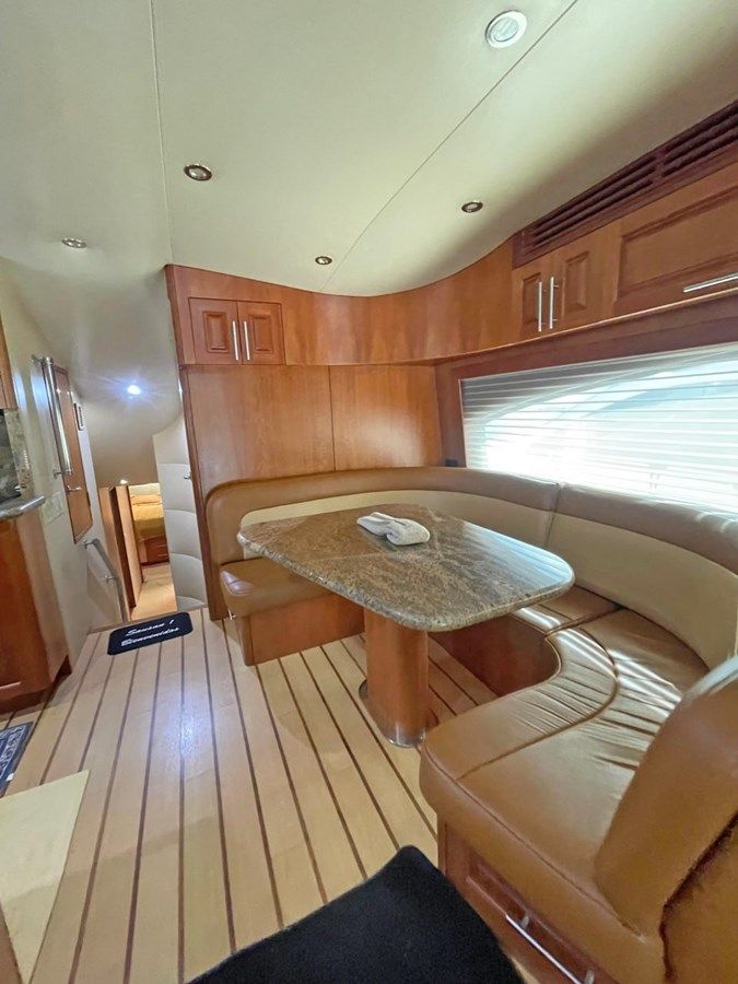best yacht sales deals Hatteras 68 Convertible 2007