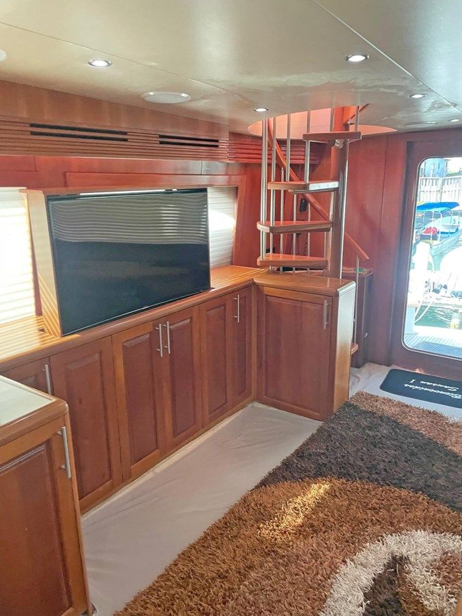 the best price on Hatteras 68 Convertible 2007