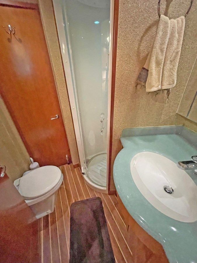 Buy a yacht Hatteras 68 Convertible 68