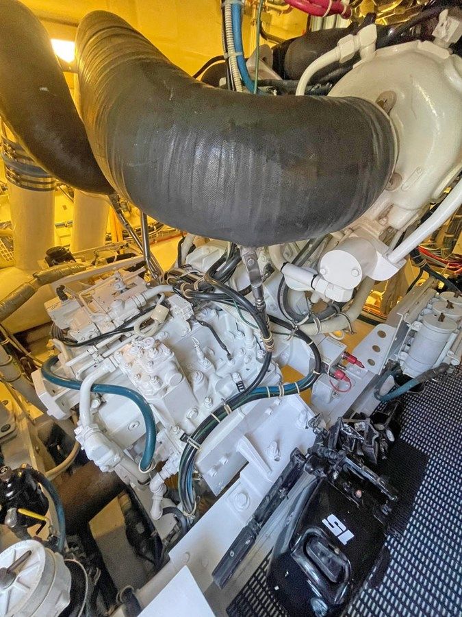 Buy a Hatteras 68 Convertible - Hatteras at Shestakov Yacht Sales