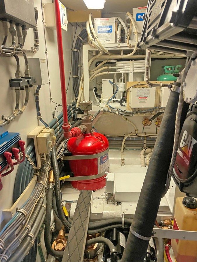 Hatteras 68 Convertible 68 yacht sale