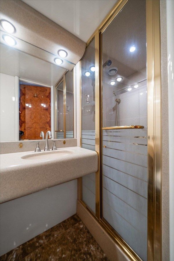 Buy a Octopi - Lazzara at Shestakov Yacht Sales