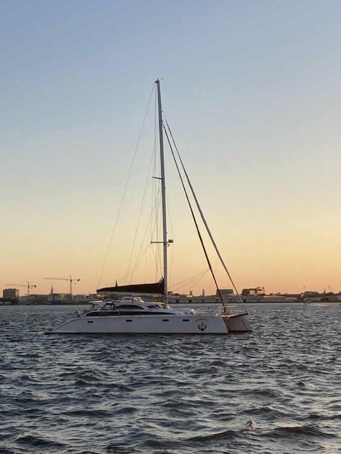 Buy a yacht ADVENTURE 435