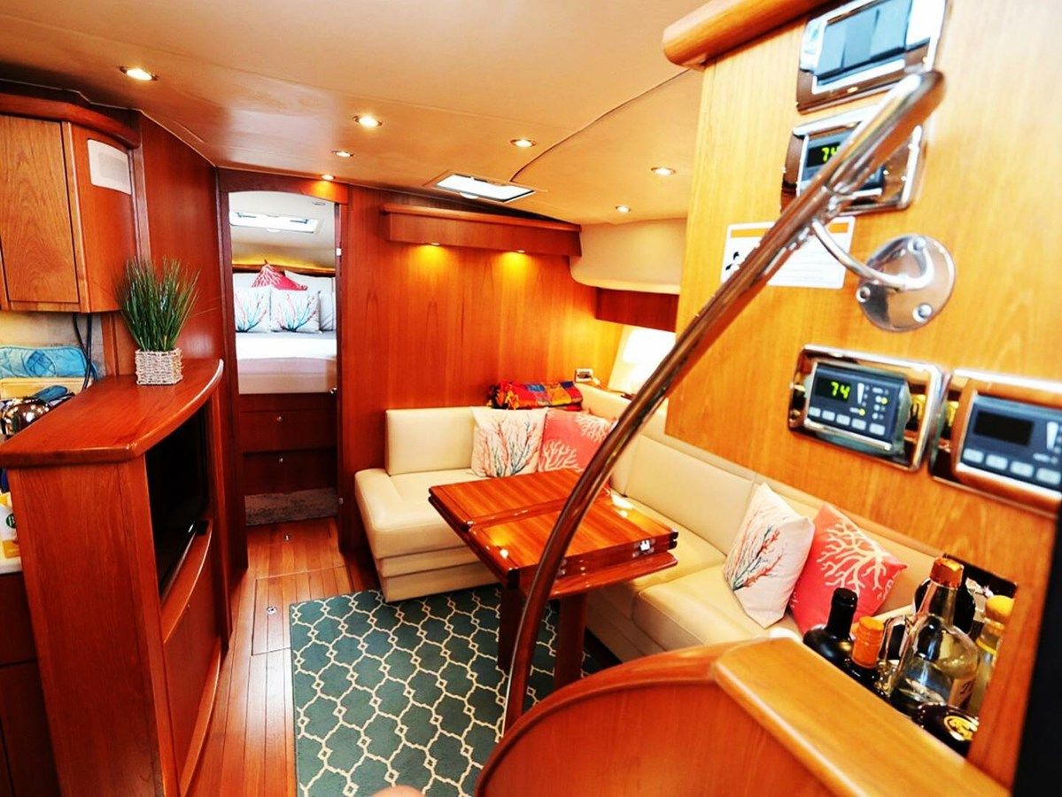 Лучшая цена на 2009 Tiara Yachts Sovran 4300 45