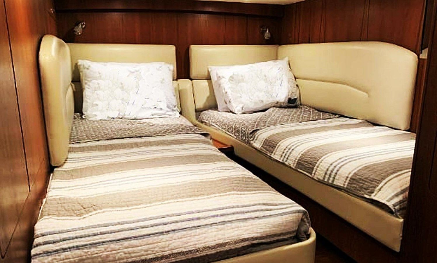 Купить яхту 2009 Tiara Yachts Sovran 4300 2009 в Shestakov Yacht Sales