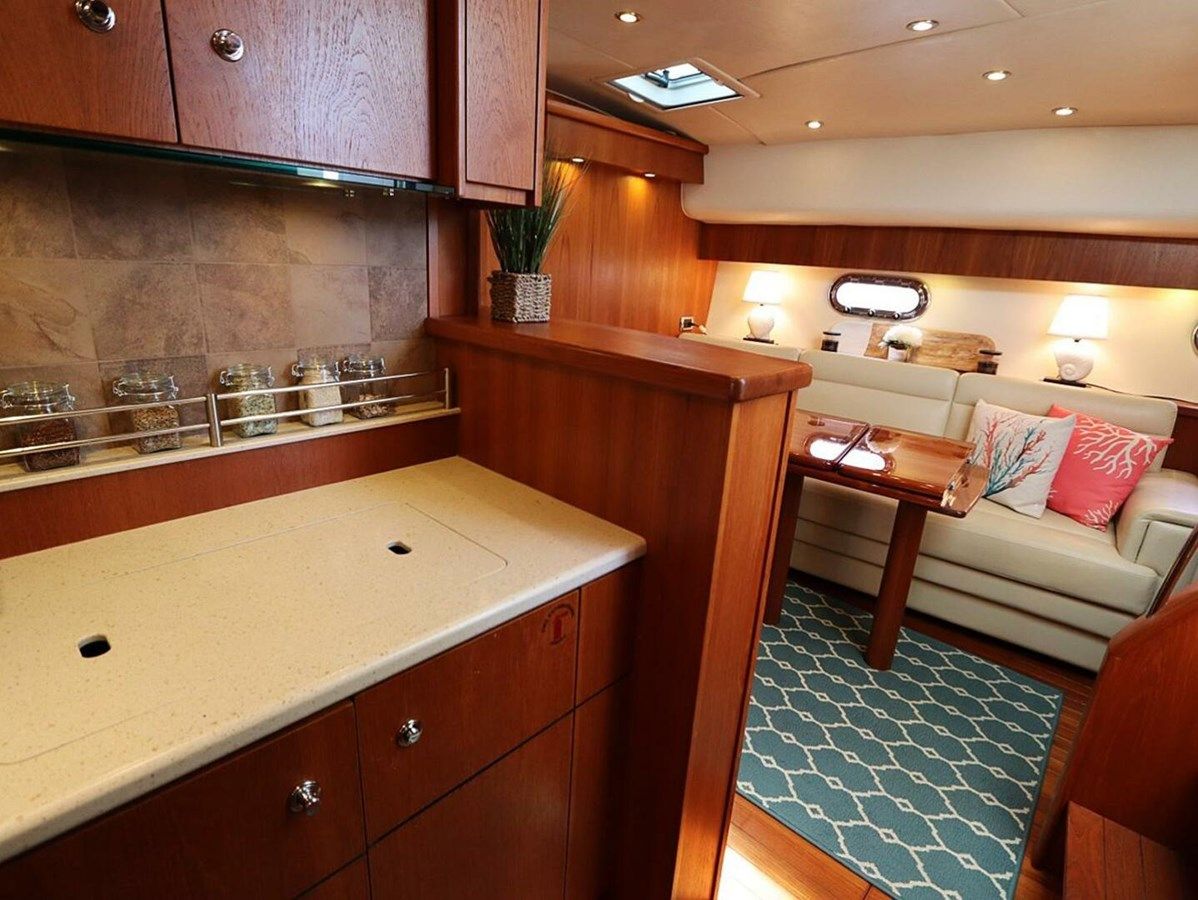 Лучшая цена на 2009 Tiara Yachts Sovran 4300 - Tiara