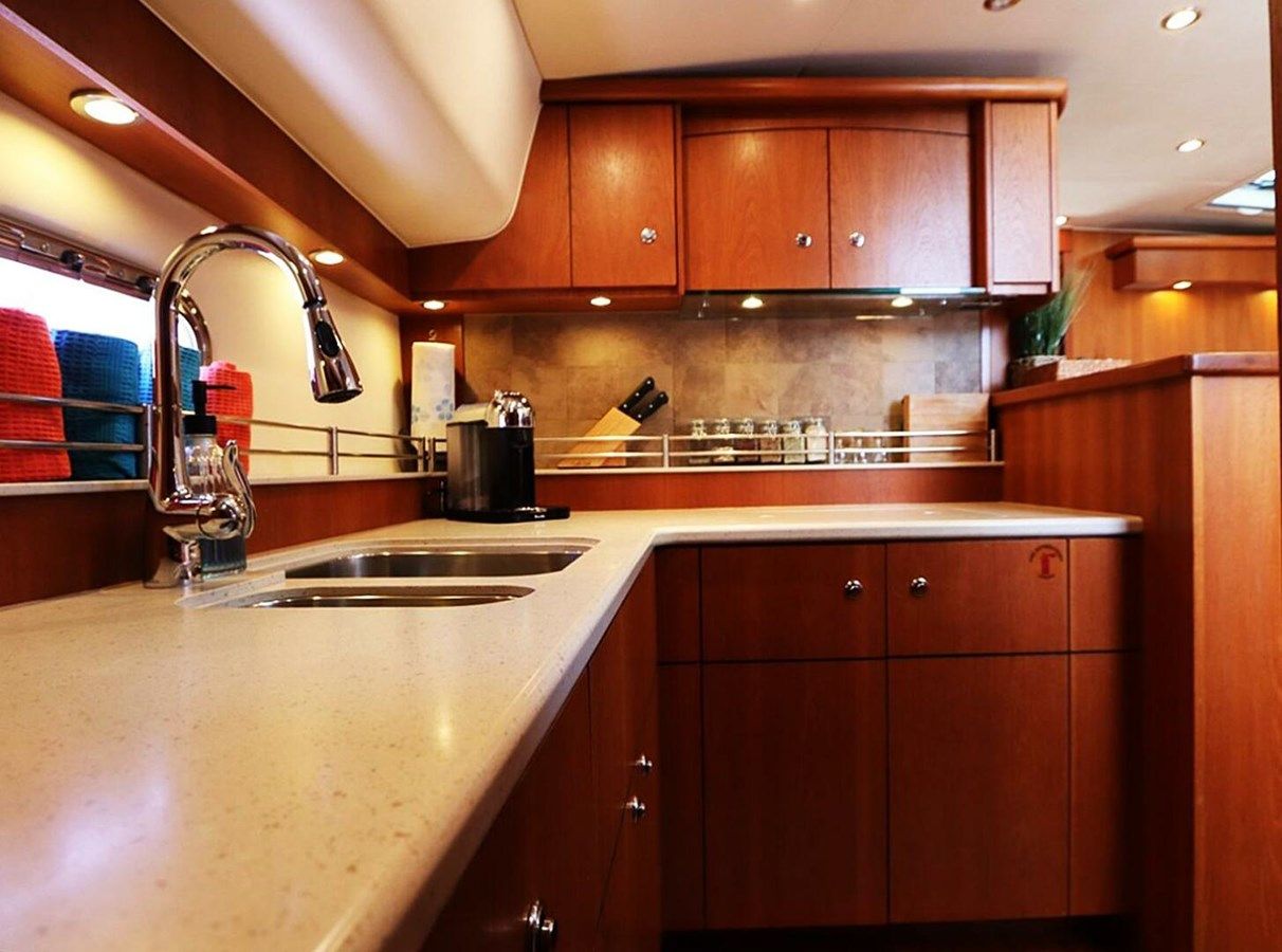 2009 Tiara Yachts Sovran 4300 45