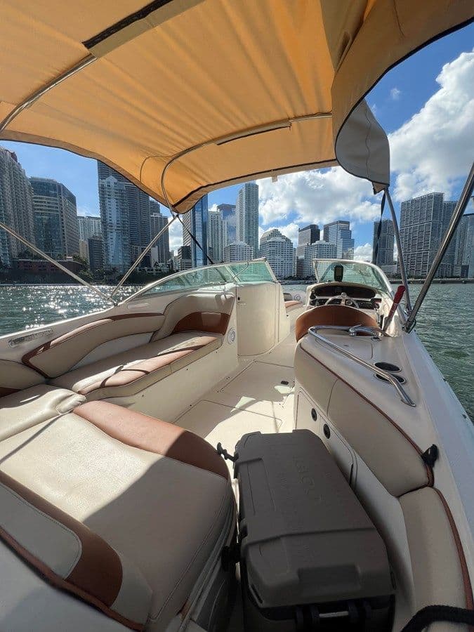 Стоимость яхты LEGACY II Sundeck 240