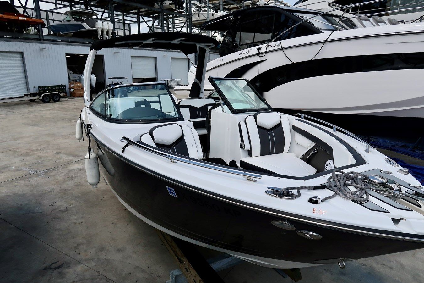 Стоимость яхты Monterey 275 Super Sport 275 Super Sport