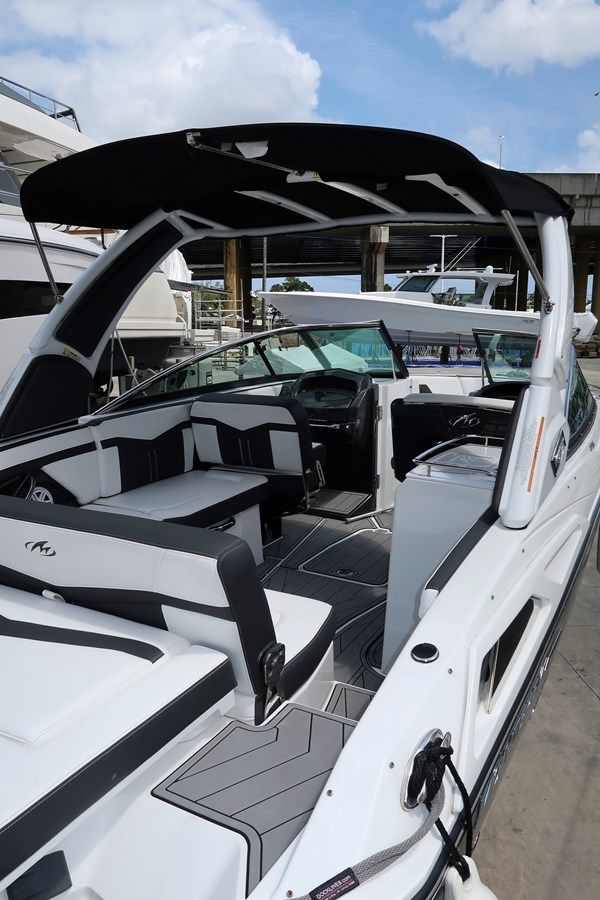 Купить яхту Monterey 275 Super Sport 2022 в Shestakov Yacht Sales