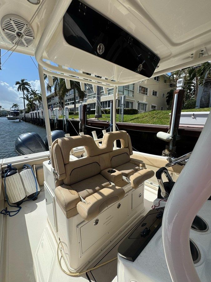 Buy a yacht 2018 Key West Billistic 281 Center Console