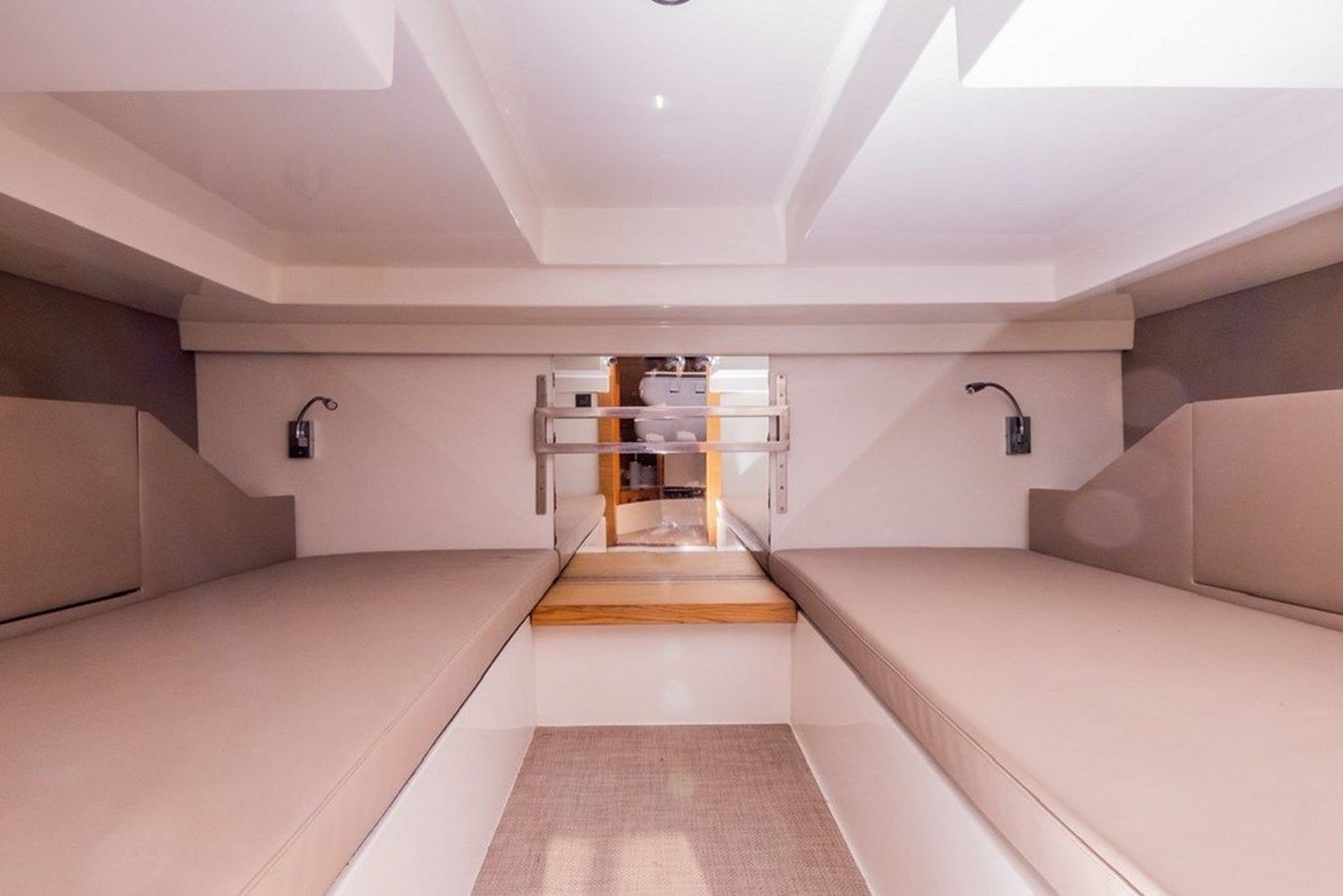 the best price on DE ANTONIO D33