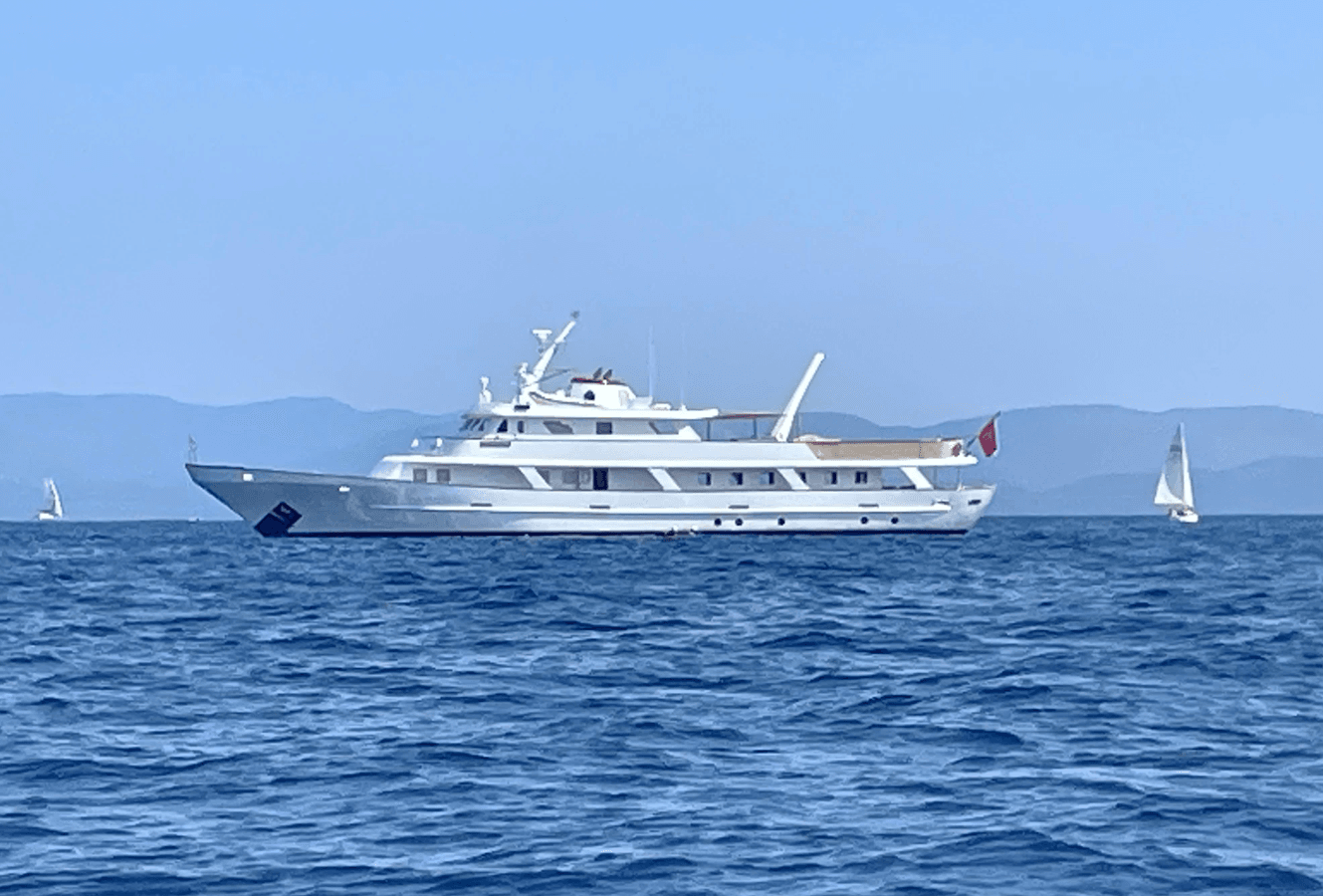 Купить яхту Trafalgar 128 в Shestakov Yacht Sales