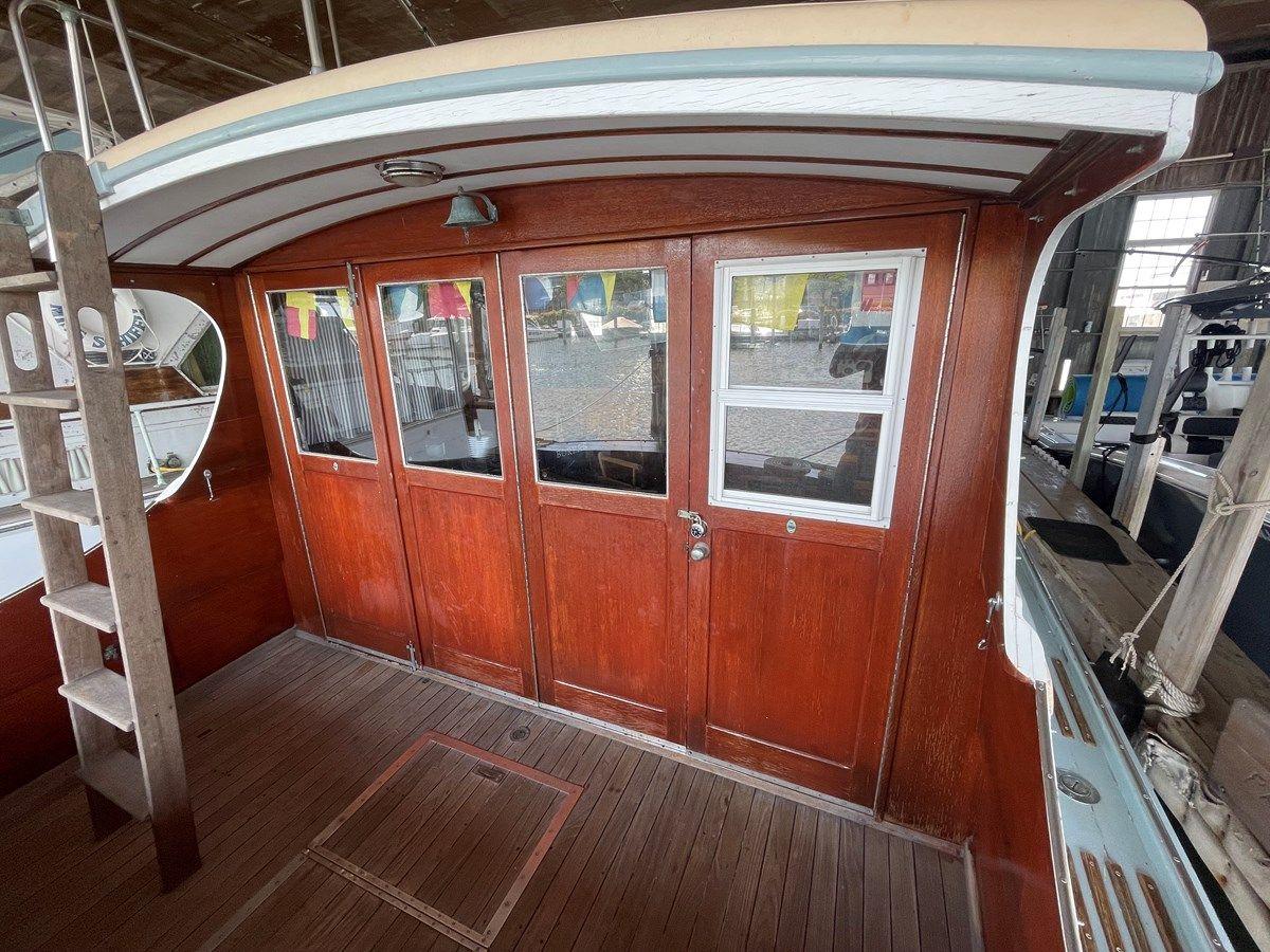 Boreas Sedan with Flybridge