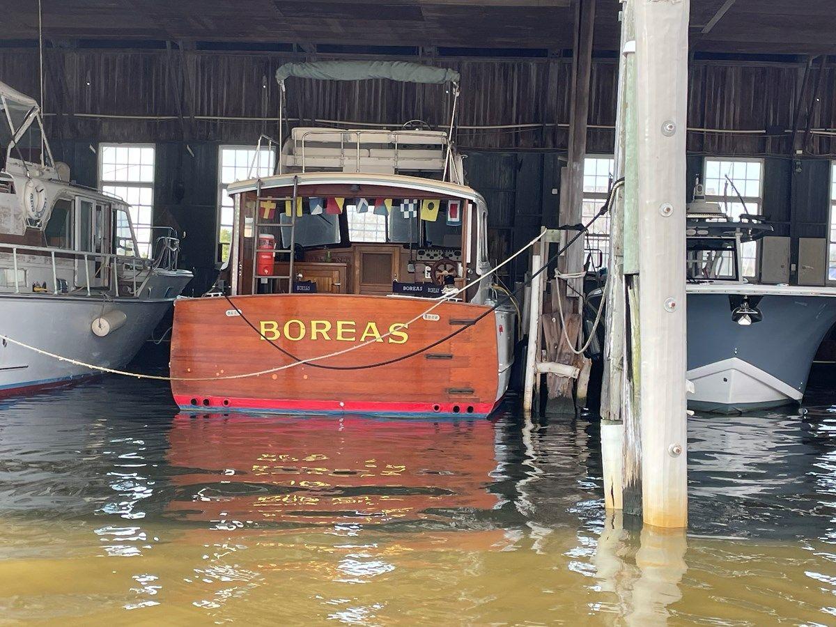 Лучшая цена на Boreas Sedan with Flybridge