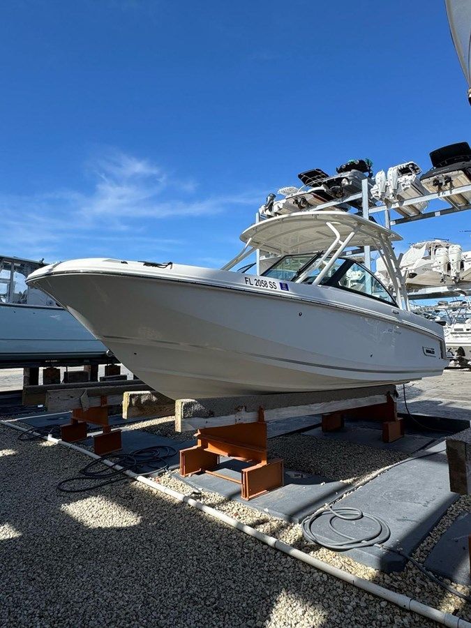 Buy a 230 Vantage 24 at Shestakov Yacht Sales