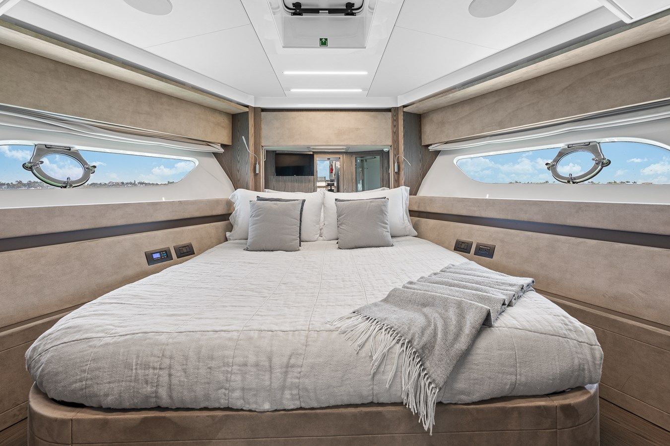 Buy a FUNSEEKER - Ferretti Yachts at Shestakov Yacht Sales