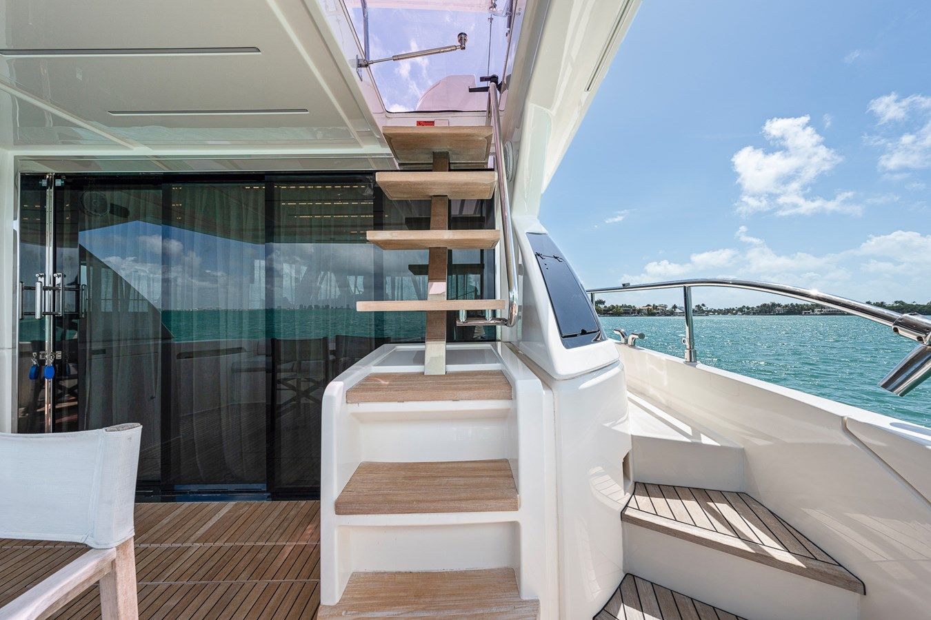 the best price on FUNSEEKER Ferretti Yacht 550