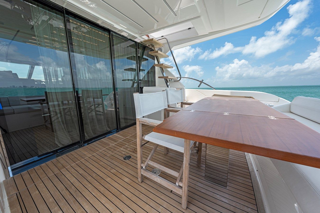 Buy a yacht FUNSEEKER Ferretti Yacht 550