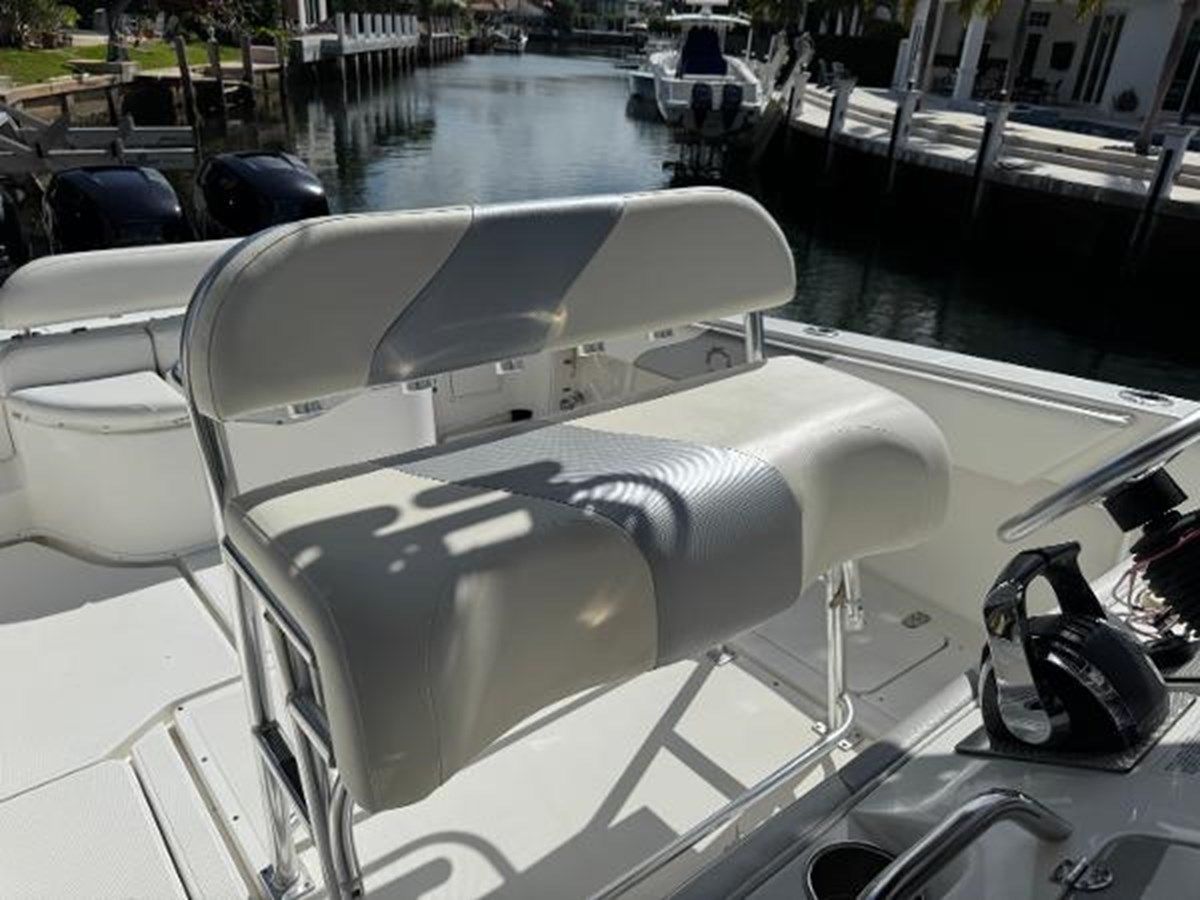 Стоимость яхты - 34 Center Console