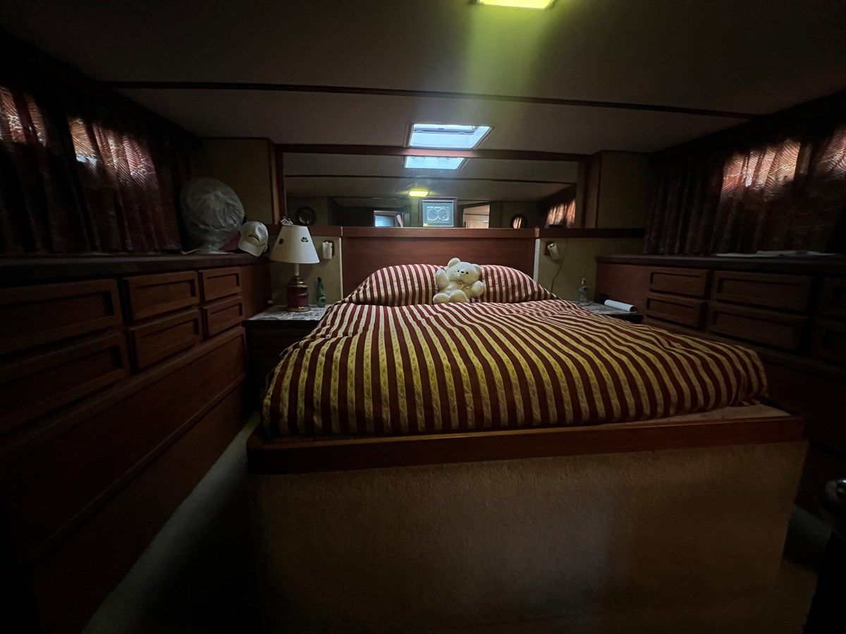 Buy a yacht 1979 Trojan FBMY 1979