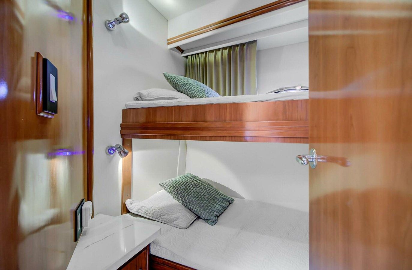 No Surrender 530 Voyager Pilothouse price