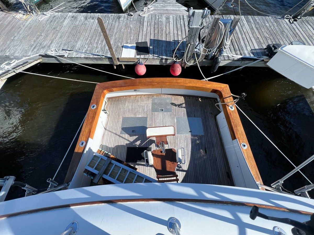 Lb Cake 1987 yacht sale