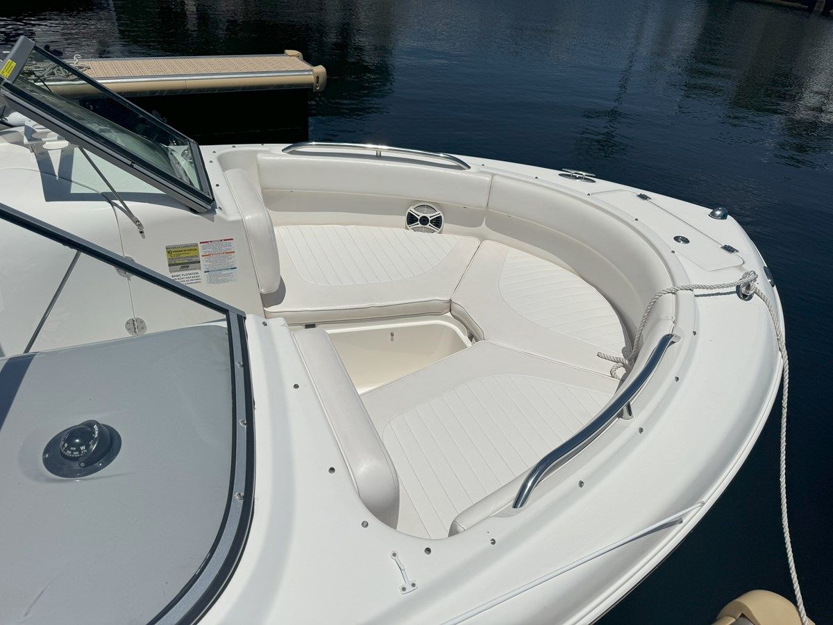 Buy a yacht Robalo R277 R277