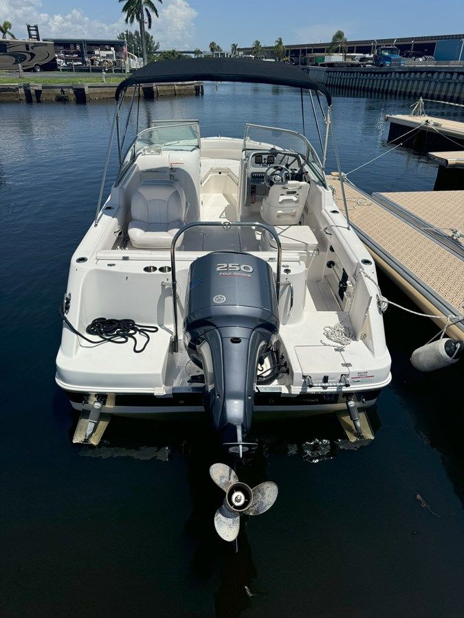 Buy a Robalo R277 21 at Shestakov Yacht Sales