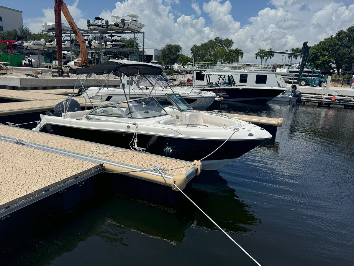 the best price on Robalo R277