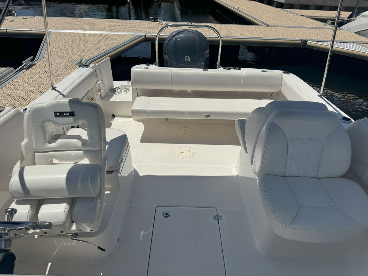 Buy a Robalo R277 2009 at Shestakov Yacht Sales
