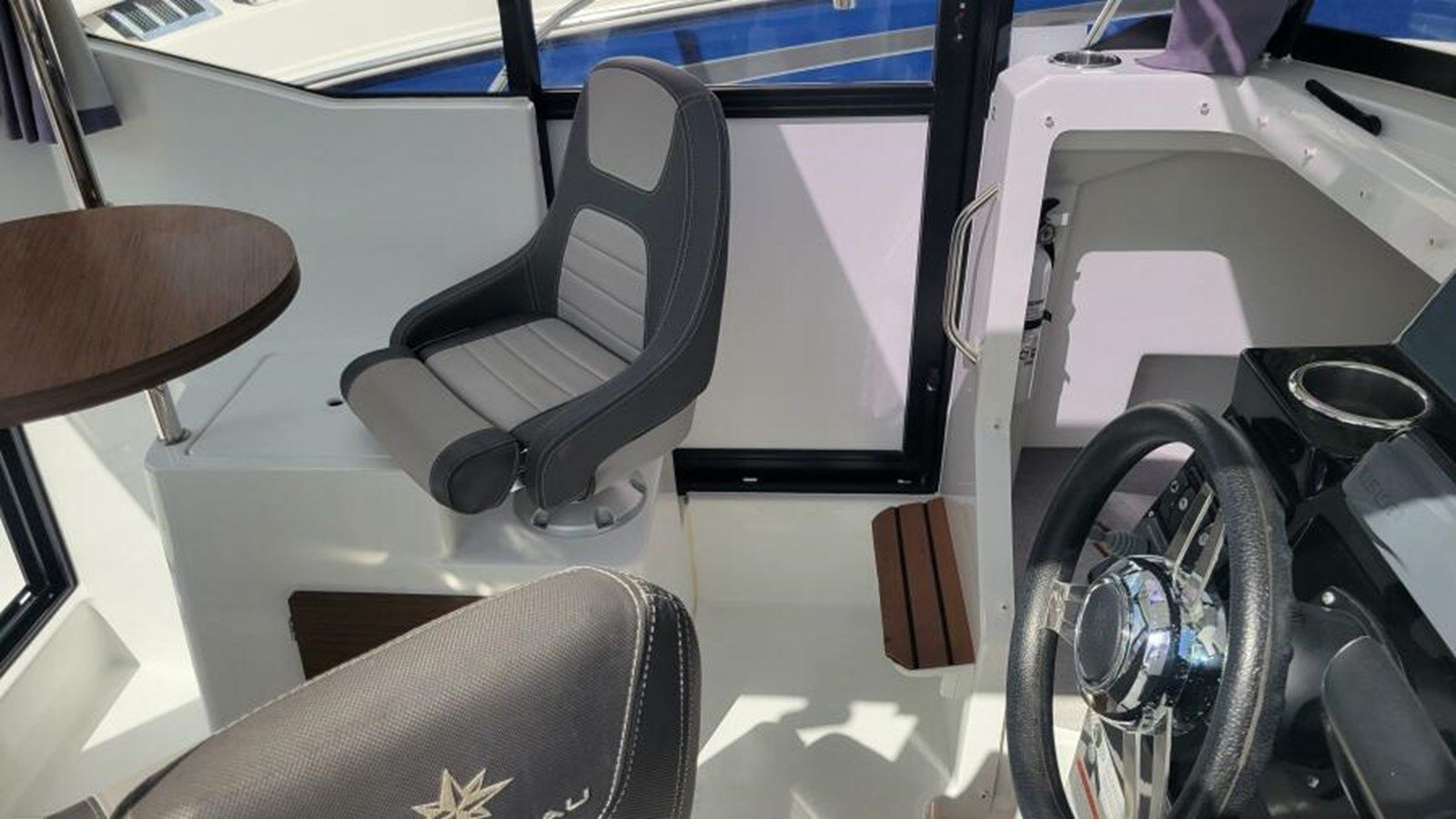 Buy a yacht Jeanneau NC795 Sport NC795 Sport