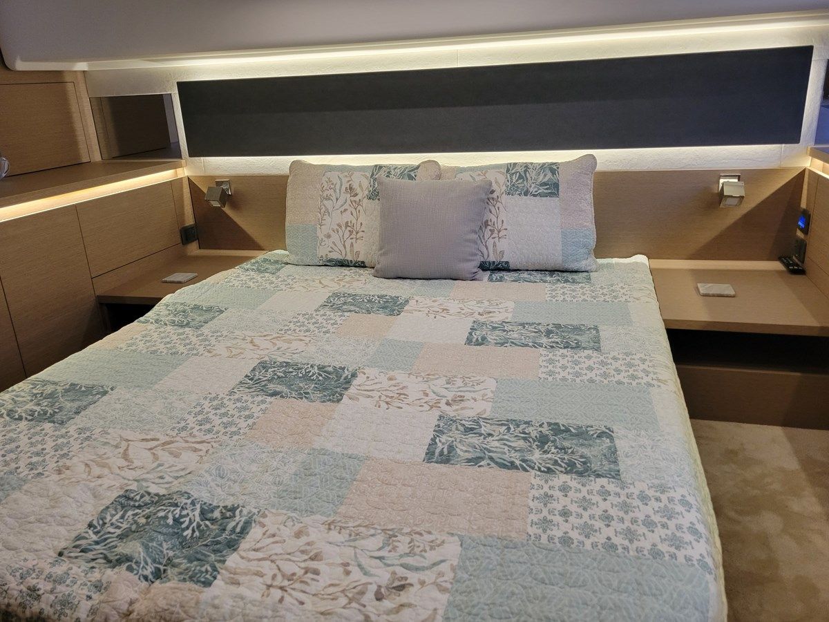 the best price on Prestige 420 Fly 2022