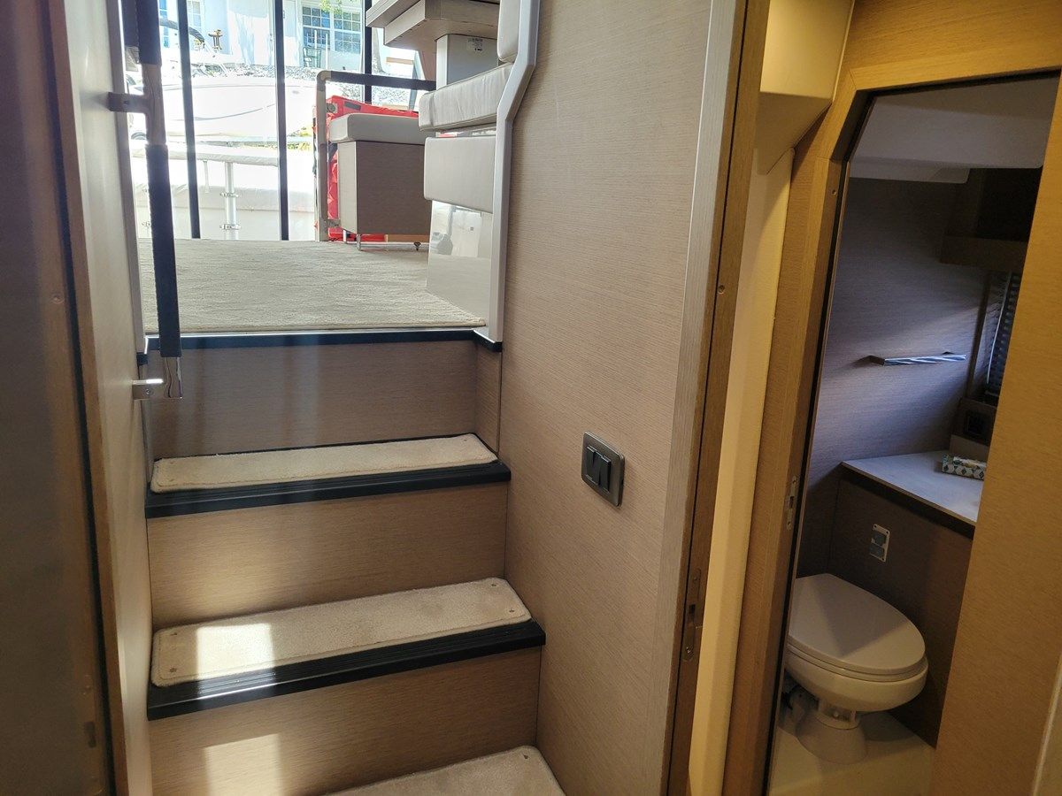 Prestige 420 Fly - PRESTIGE price