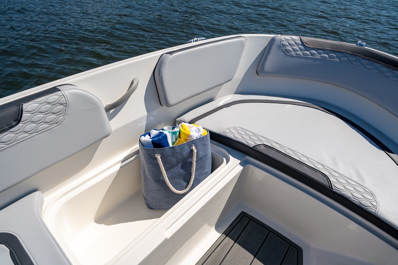 the best price on Bayliner M15 2024