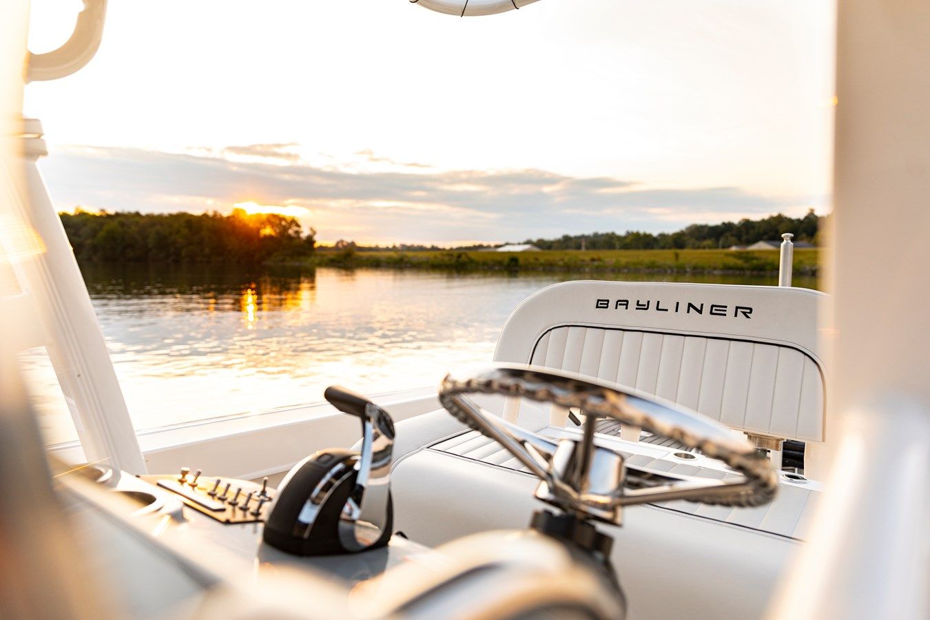 Buy a Bayliner Trophy 22CC Trophy 22CC at Shestakov Yacht Sales
