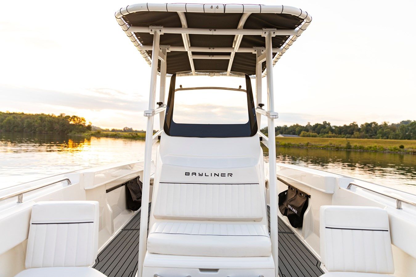 the best price on Bayliner Trophy 22CC 22