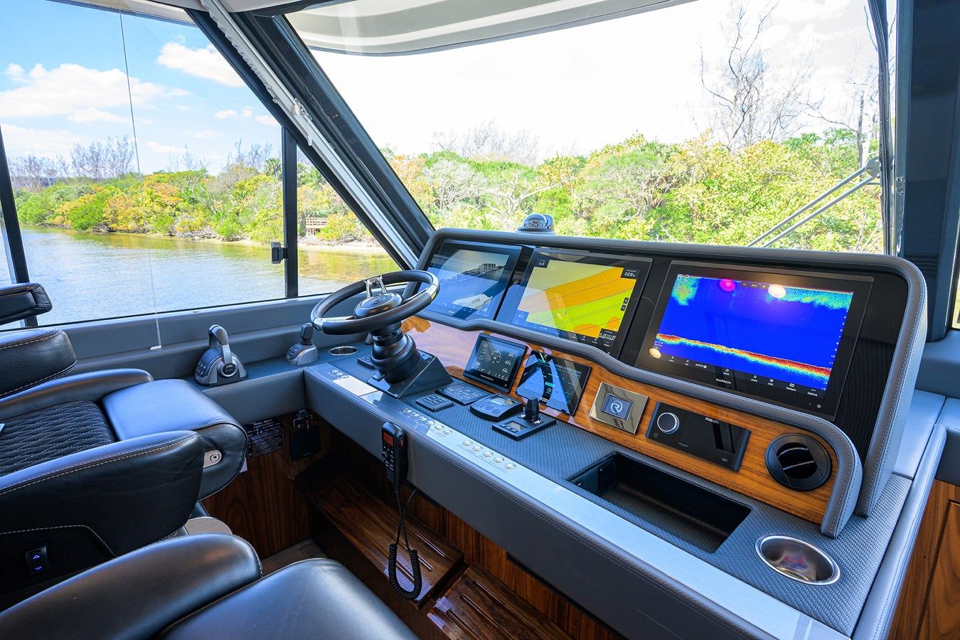 best yacht sales deals 58 SMY - Riviera