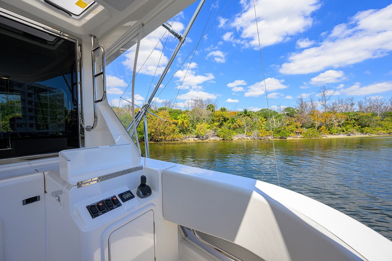 Buy a 58 SMY - Riviera at Shestakov Yacht Sales