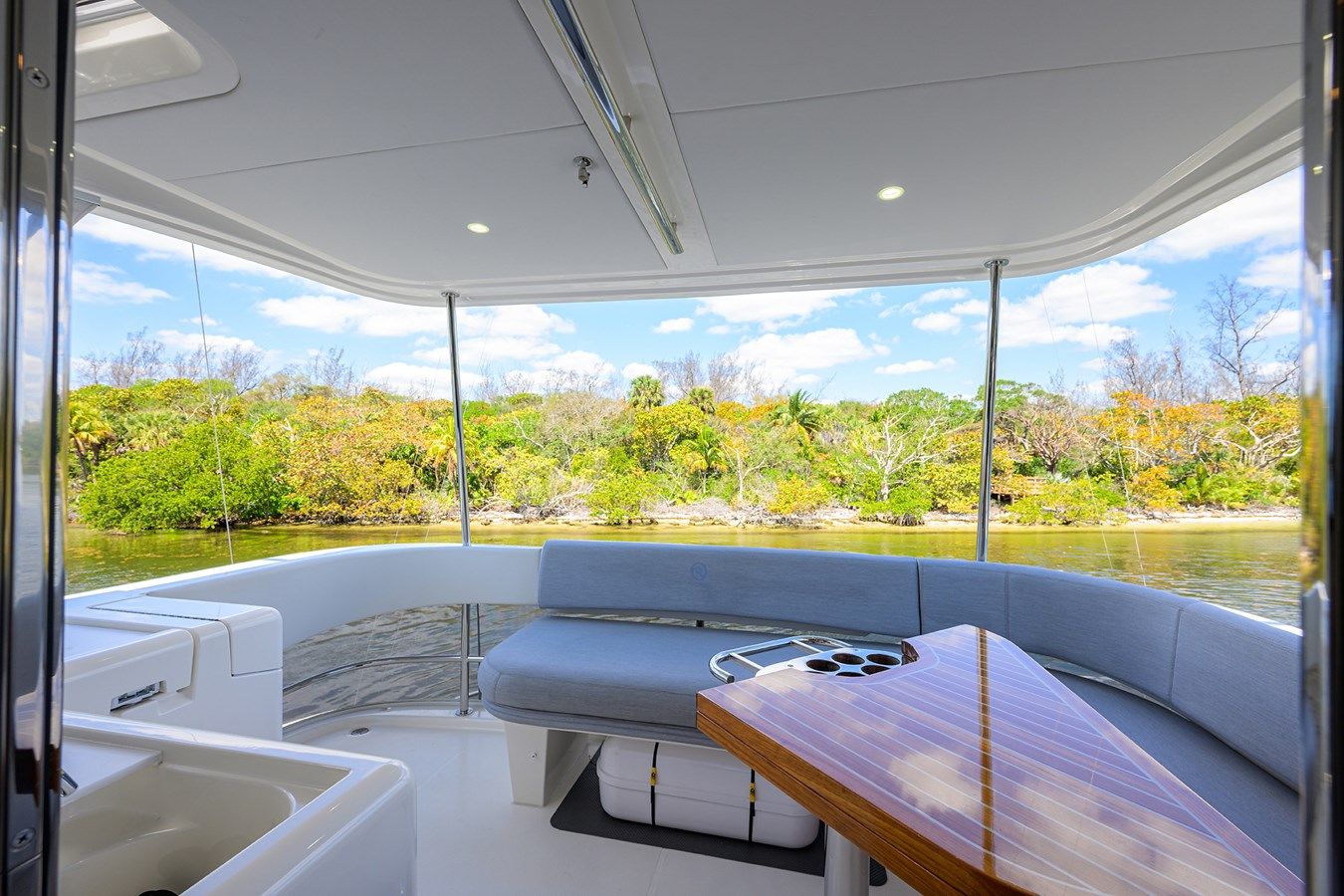 Buy a yacht 58 SMY - Riviera