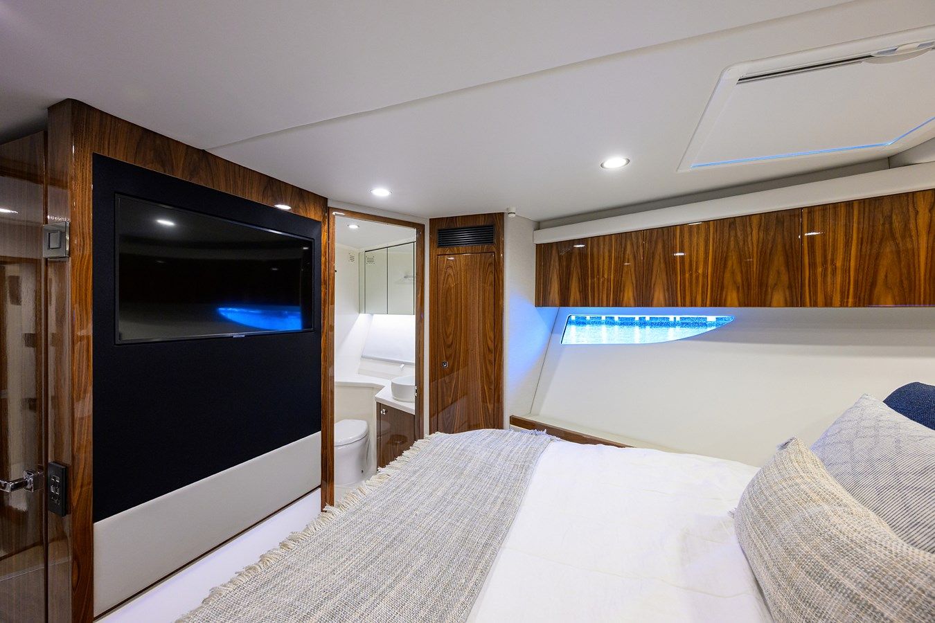 the best price on 58 SMY 58 Sports Motor Yacht